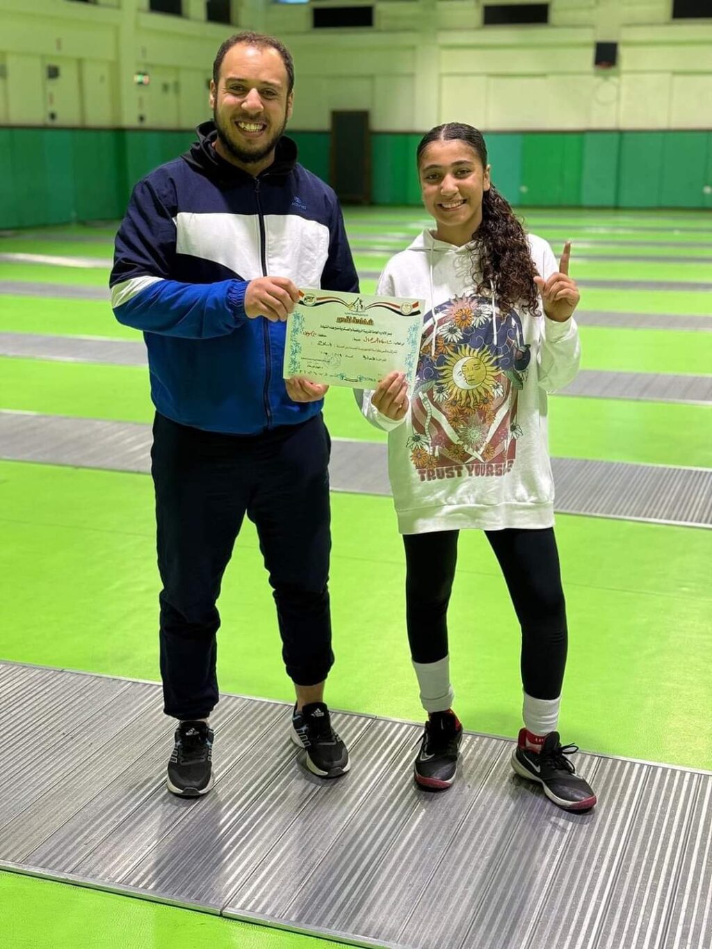 الطالبة شادية الجميل الحاصلة على المركز الأول في بطولة الجمهورية لسيف المبارزة