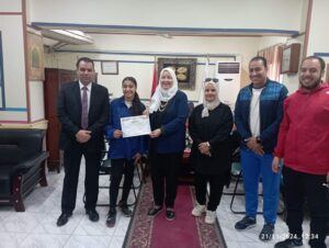 تكريم طالبة بني سويف التي حصلت على بطولة الجمهورية في سيف المبارزة 