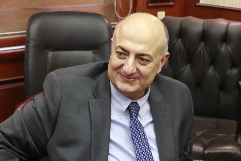 رئيس شركة تيتان للأسمنت