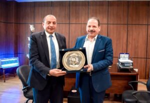 رئيس جامعة بني سويف يهنئ مدير المباحث بذكرى عيد الشرطة