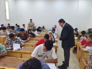 رئيس جامعة بني سويف التكنولوجية يتفقد سير امتحانات الفصل الدراسي الثاني