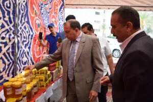بمناسبة عيد الأضحى المبارك.. رئيس جامعة بني سويف يفتتح معرض بيع اللحوم والمواد الغذائية