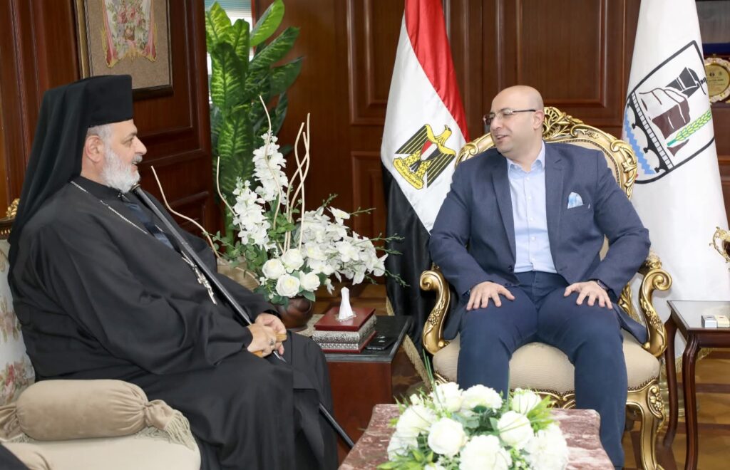محافظ بني سويف يتلقى التهاني والتبريكات بمناسبة عيد الأضحى المبارك من القيادات الكنسية