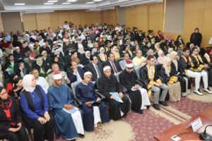 بإجمالي 84 طالبا وطالبة عام وأزهر ودبلومات.. محافظ بني سويف يُكرّم الأوائل 