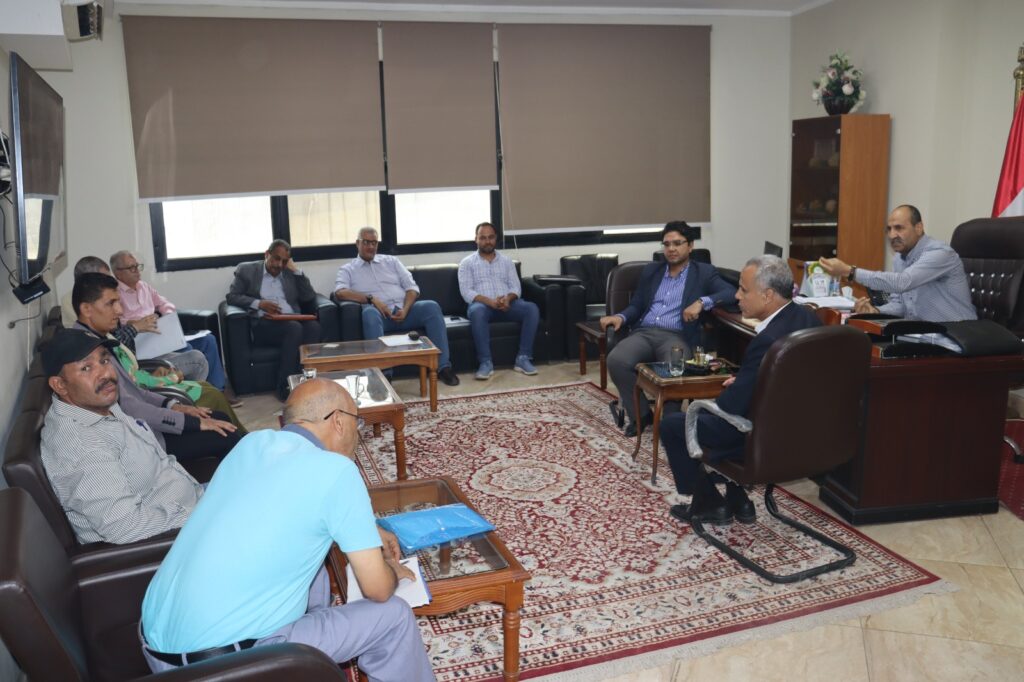 بتوجيه من محافظ بني سويف..مناقشة إجراءات توصيل الصرف الصحي لمساكن أبو سليم