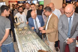 نقيب مهندسين مصر يفتتح معرض السلع المعمرة بعد غياب 30 عام في بني سويف