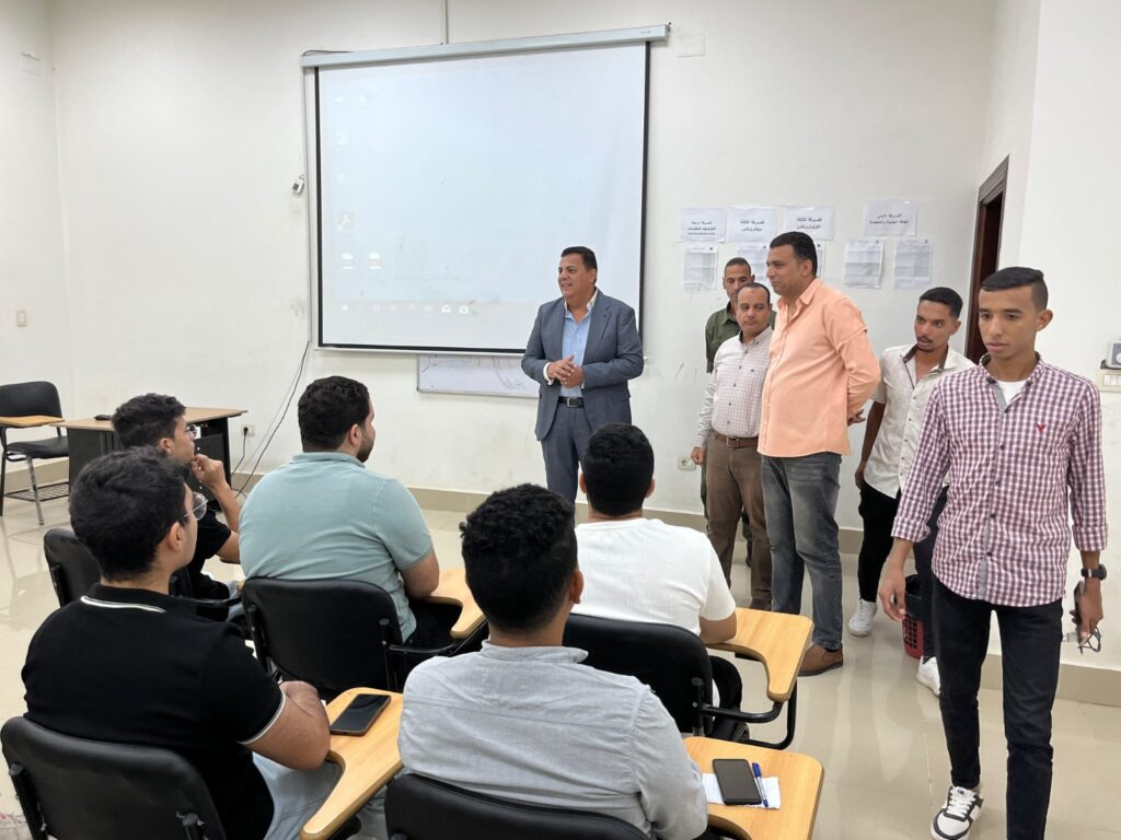 رئيس جامعة بني سويف التكنولوجية يتفقد مراحل تقديم طلاب مدارس التكنولوجيا التطبيقية