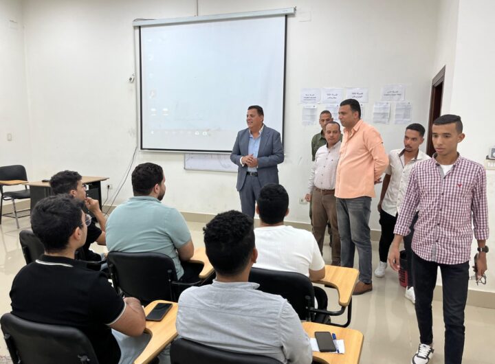 رئيس جامعة بني سويف التكنولوجية يتفقد مراحل تقديم طلاب مدارس التكنولوجيا التطبيقية