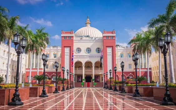 الجامعة البريطانية