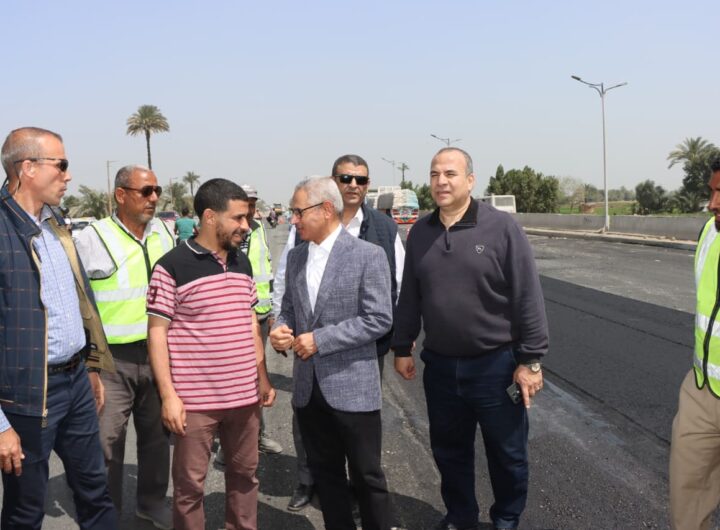 محافظ بني سويف يتابع بدء أعمال رصف طريق دمو/الفيوم ويؤكد استكمال خطة تطوير شبكة الطرق