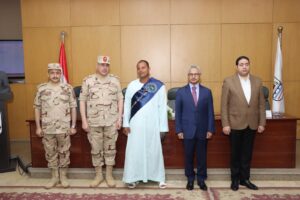 محافظ بني سويف ومدير جمعية المحاربين يُكرّمان عددا من أُسر شُهداء القوات المسلحة ومُصابي العمليات الحربية