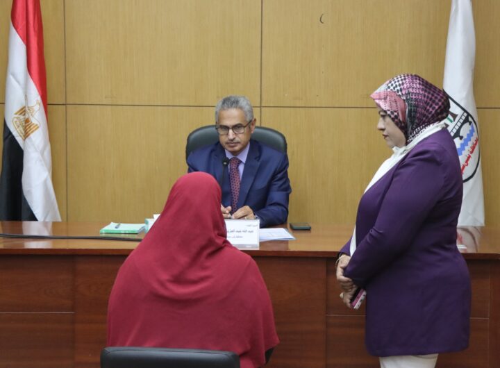 جانب من اللقاء الأسبوعي لمحافظ بني سويف بالمواطنين