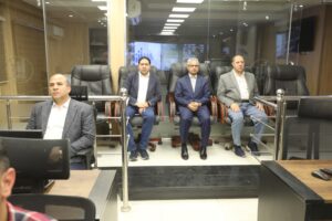 محافظ بني سويف يتابع انتظام الحركة بعد التعامل مع خروج عربة قطار بضائع بمزلقان الشاملة