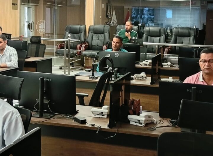 من مركز السيطرة..سكرتير عام بني سويف يتابع انتظام إزالة التعديات
