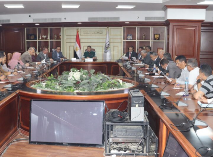 سكرتير عام بني سويف يترأس اجتماع لجنة حصر المُنشآت والكيانات غير المُرخصة