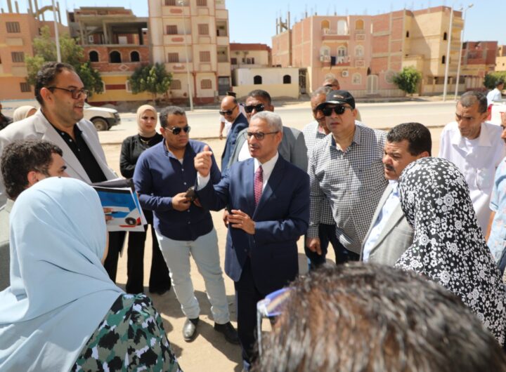 استجابةً لشكاوى عدد من المواطنين.. محافظ بني سويف يعاين ميدانيًا بعض المشكلات بعدد من الوحدات السكنية بمناطق الإسكان الاجتماعي