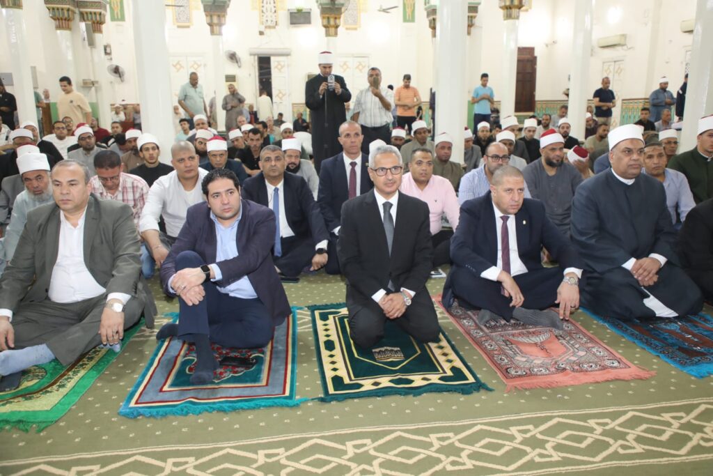 بمسجد عمر بن عبد العزيز: محافظ بني سويف يشهد احتفال الأوقاف بالمولد النبوي الشريف..ويُهنى أبناء وقيادات المحافظة بذكرى مولد نبي الرحمة ورسول الإنسانية 