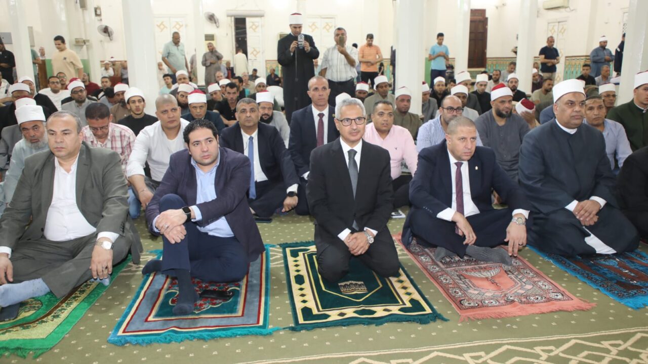 بمسجد عمر بن عبد العزيز: محافظ بني سويف يشهد احتفال الأوقاف بالمولد النبوي الشريف..ويُهنى أبناء وقيادات المحافظة بذكرى مولد نبي الرحمة ورسول الإنسانية 