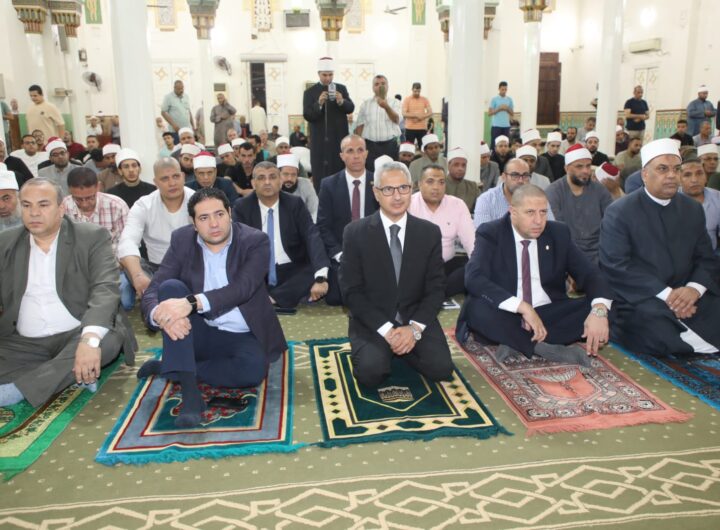 بمسجد عمر بن عبد العزيز: محافظ بني سويف يشهد احتفال الأوقاف بالمولد النبوي الشريف..ويُهنى أبناء وقيادات المحافظة بذكرى مولد نبي الرحمة ورسول الإنسانية 