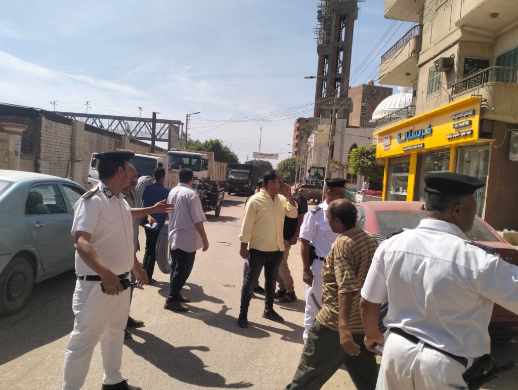 حملة مكبرة لفحص تراخيص المحال والمباني ورفع 380 حالة اشغال بالفشن جنوب بني سويف 