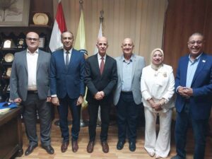 رئيس جامعة بني سويف يشهد ندوة «رسالة دعم وتشجيع لطلاب البرنامج التدريبي» بالتعاون مع مجموعة تيتان للأسمنت