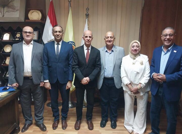 رئيس جامعة بني سويف يشهد ندوة «رسالة دعم وتشجيع لطلاب البرنامج التدريبي» بالتعاون مع مجموعة تيتان للأسمنت