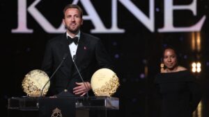 هاري كين يتوج بالكرة الذهبية كأفضل لاعب لعام 2026