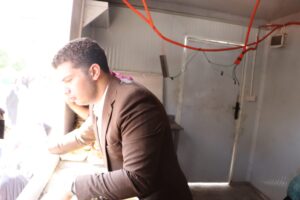 شنطة غذائية و300 وجبة ساخنة..«زاد آل البيت» تصل عزبة التحرير ببني سويف